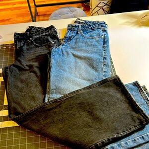 LOT OF 2 PAIRS! Levi’s Low Loose Women’s jeans in Good Life and Wish Me Luck